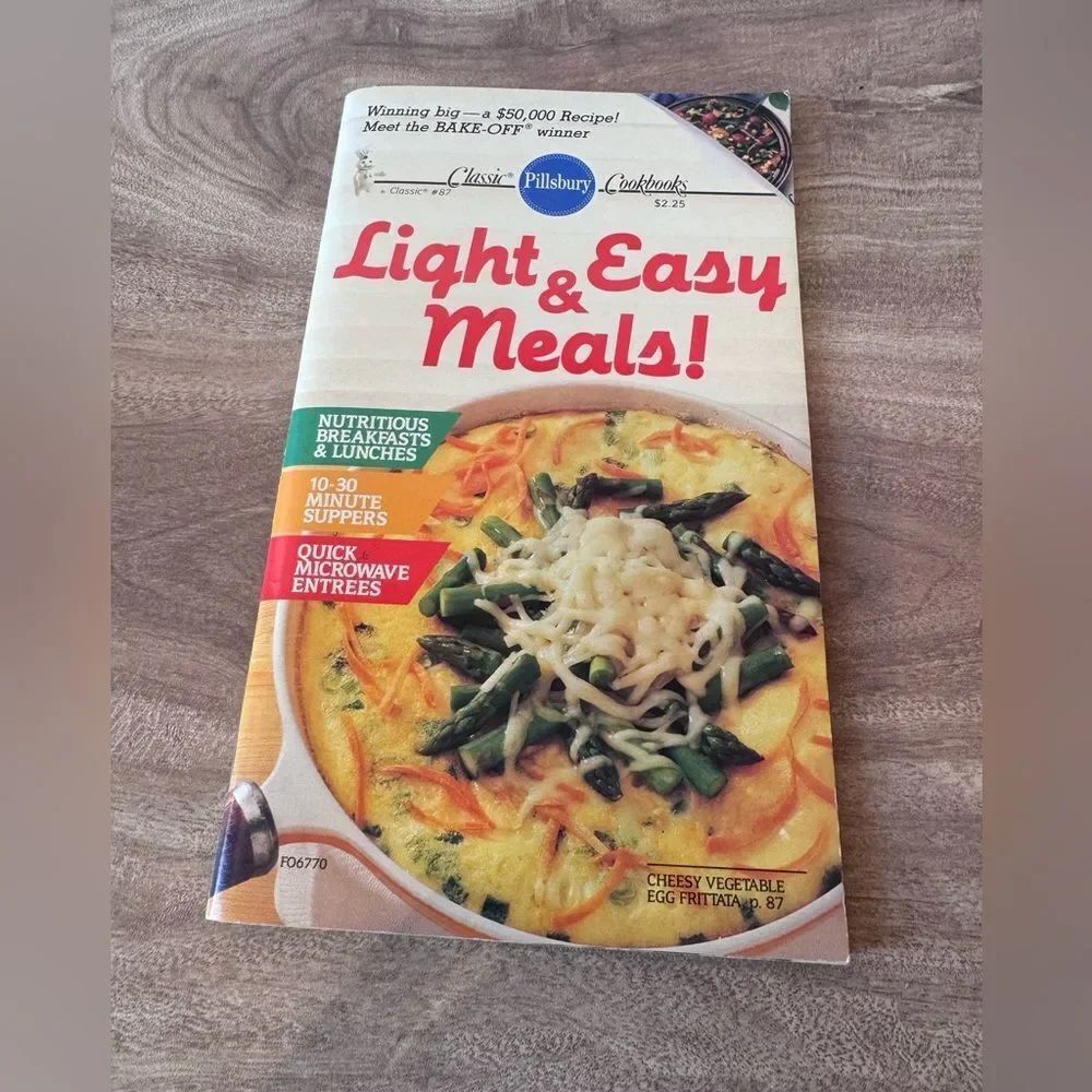 Light & Easy Meals (Pillsbury Classic Cookbooks, 87) Paperback 1988
